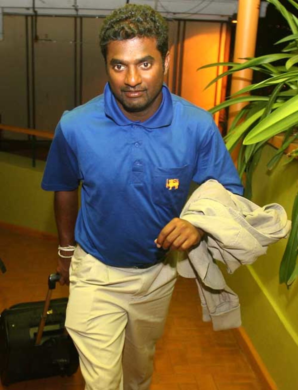 Muralitharan arrives at the Hilton Hotel in Port-of-Spain ...