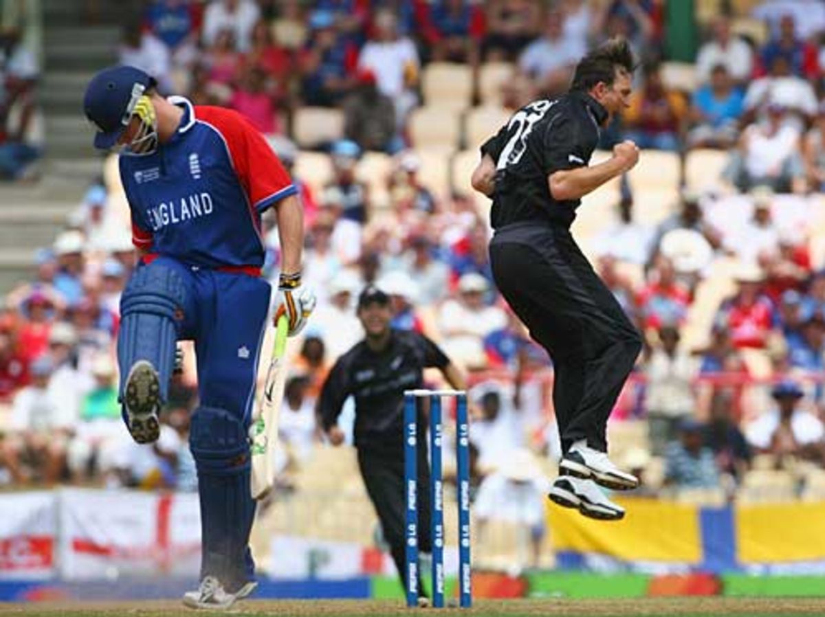 Brendon McCullum takes the snick off Paul Collingwood as Shane Bond