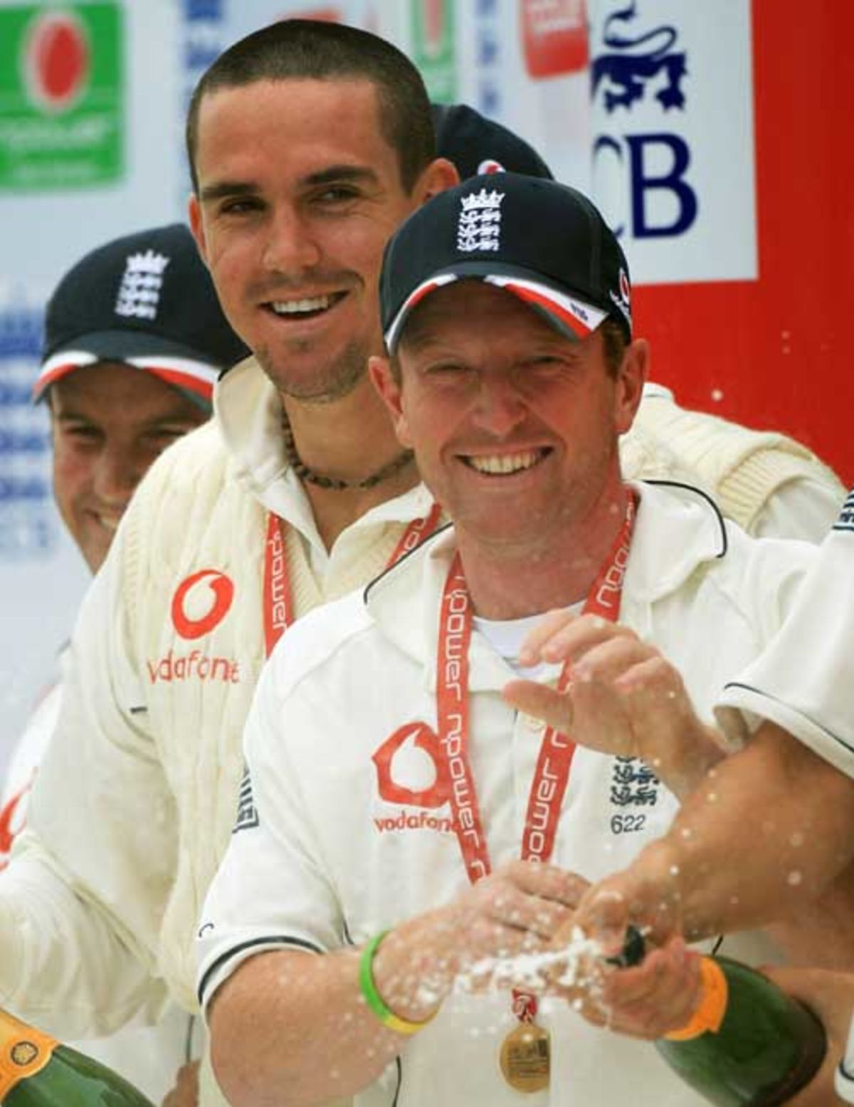 Kevin Pietersen and Paul Collingwood celebrate the series victory