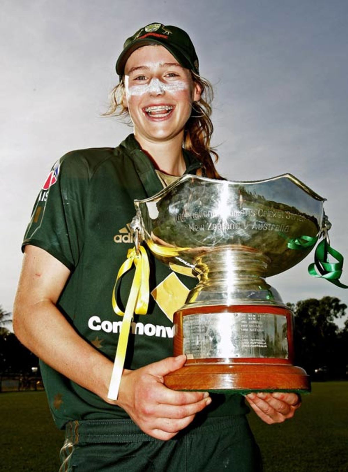 Ellyse Perry poses with the Rose Bowl, Australia women v New Zealand women,  5th ODI, Gardens Oval, Darwin, July 29, 2007