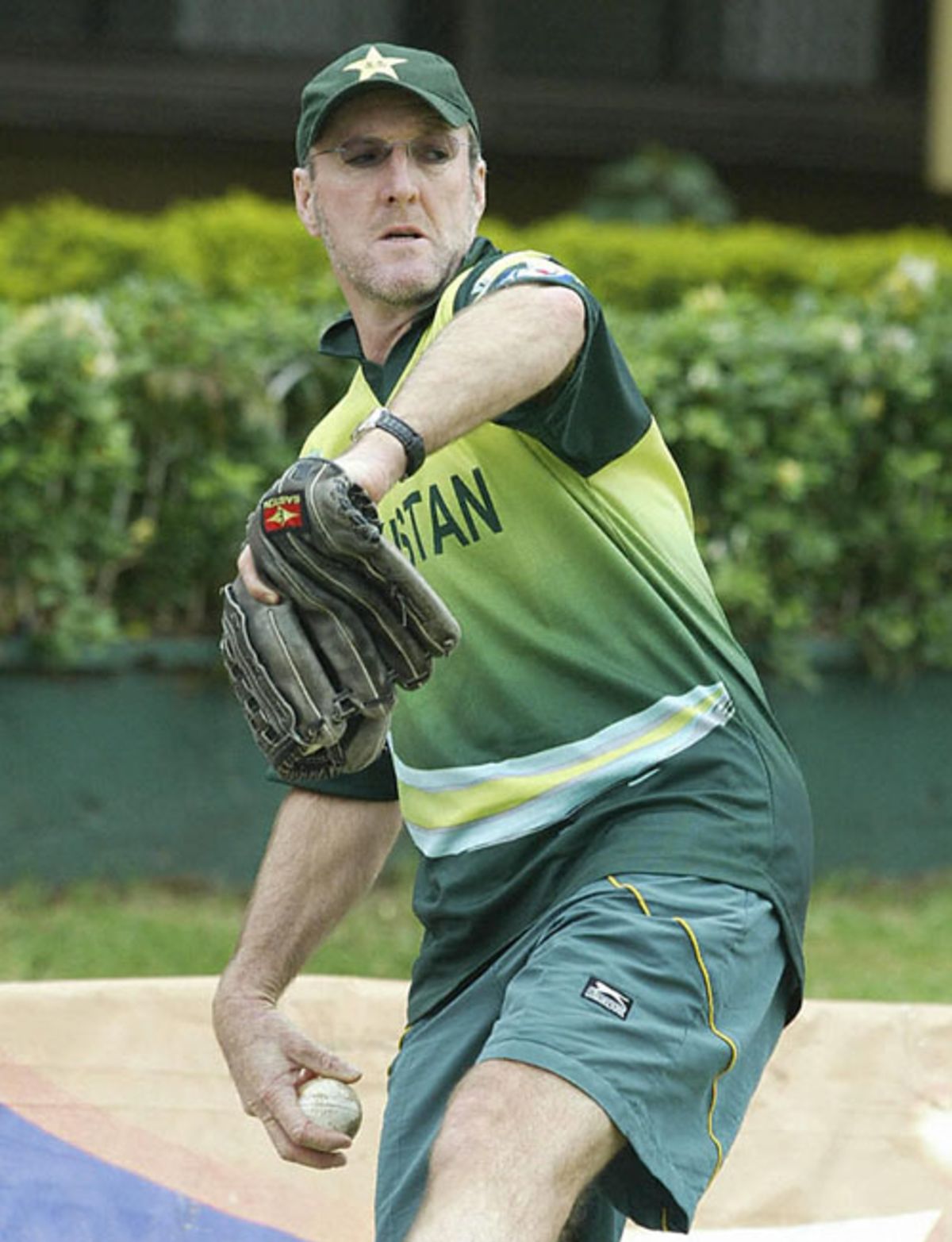 Geoff Lawson leads a throwdown