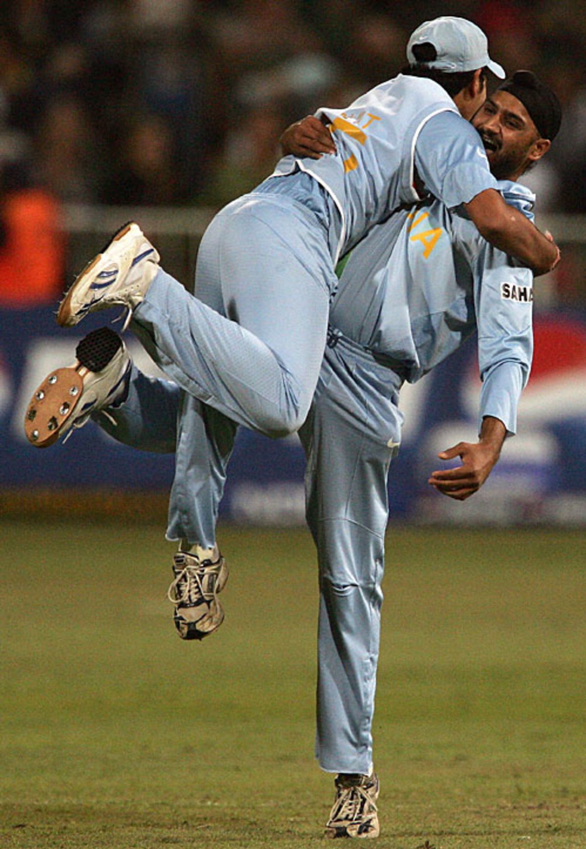 Harbhajan Singh Pulls Off A Brilliant Boundary Edge Catch