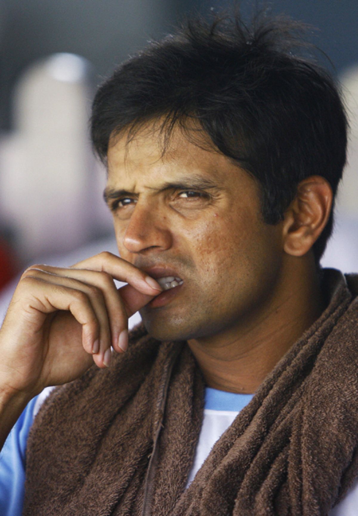 rahul-dravid-returns-to-the-pavilion-after-being-dismissed-for-40