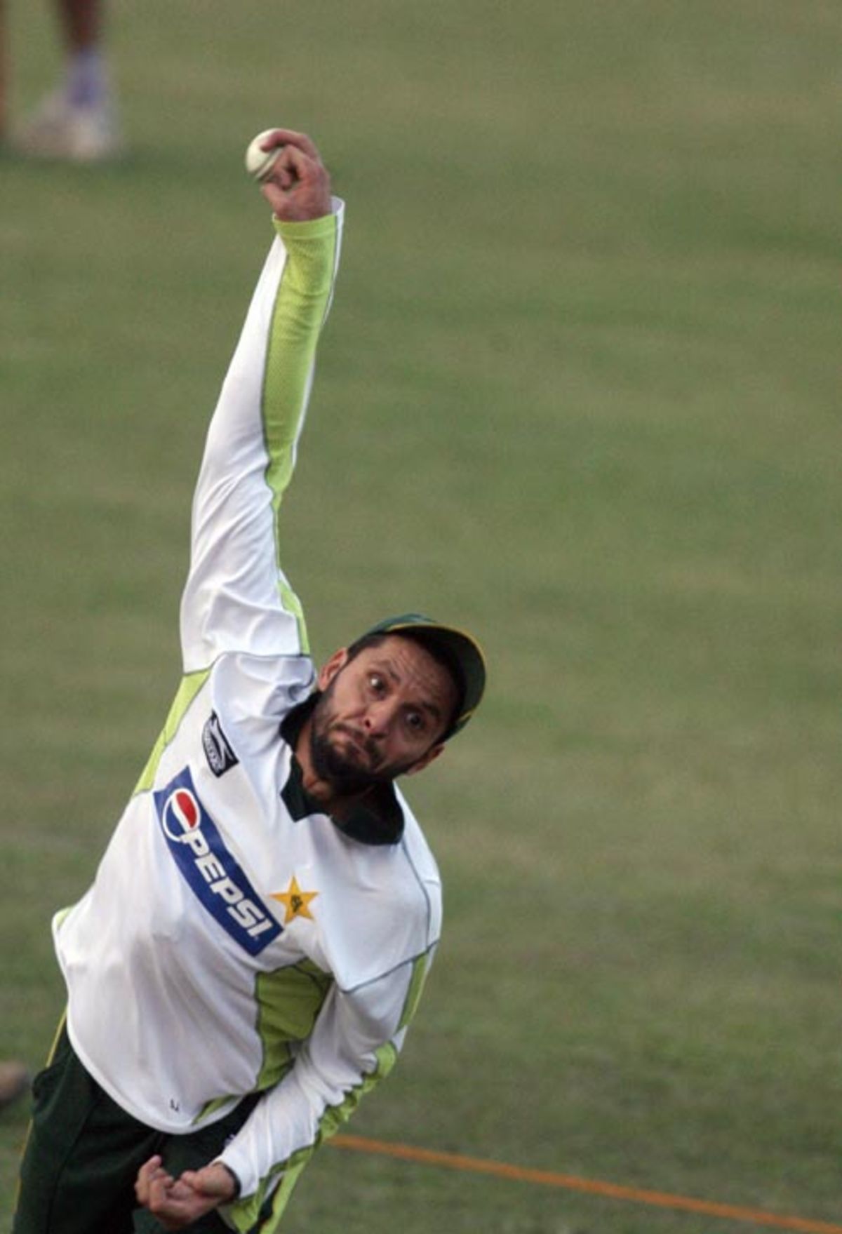 Shahid Afridi perfects his bowling during Pakistan's net session |  