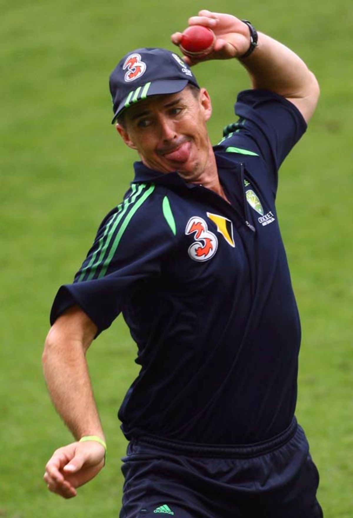 Matthew Hayden chats with Phil Jaques at Australia's practice session ...