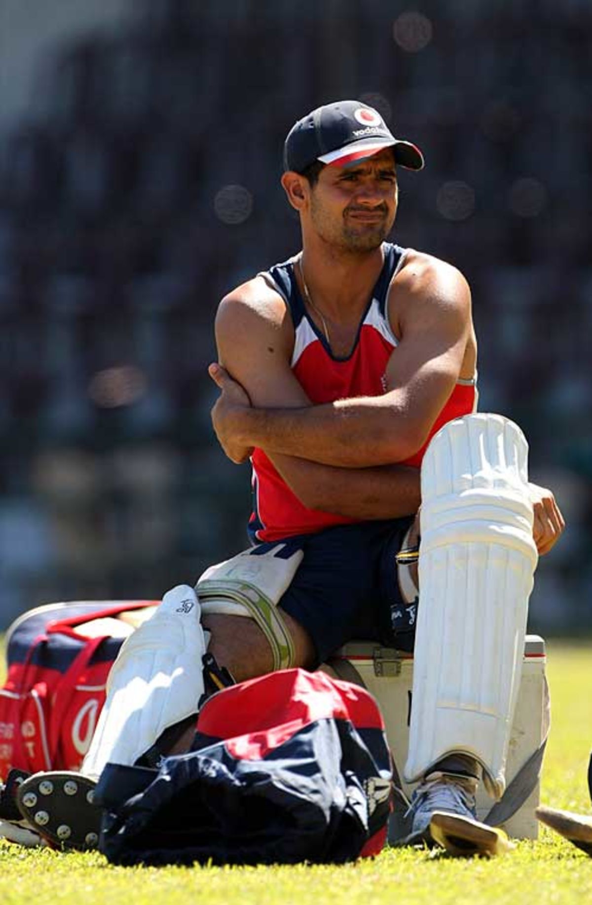 Monty Panesar takes some time out with David Parsons, England's spin