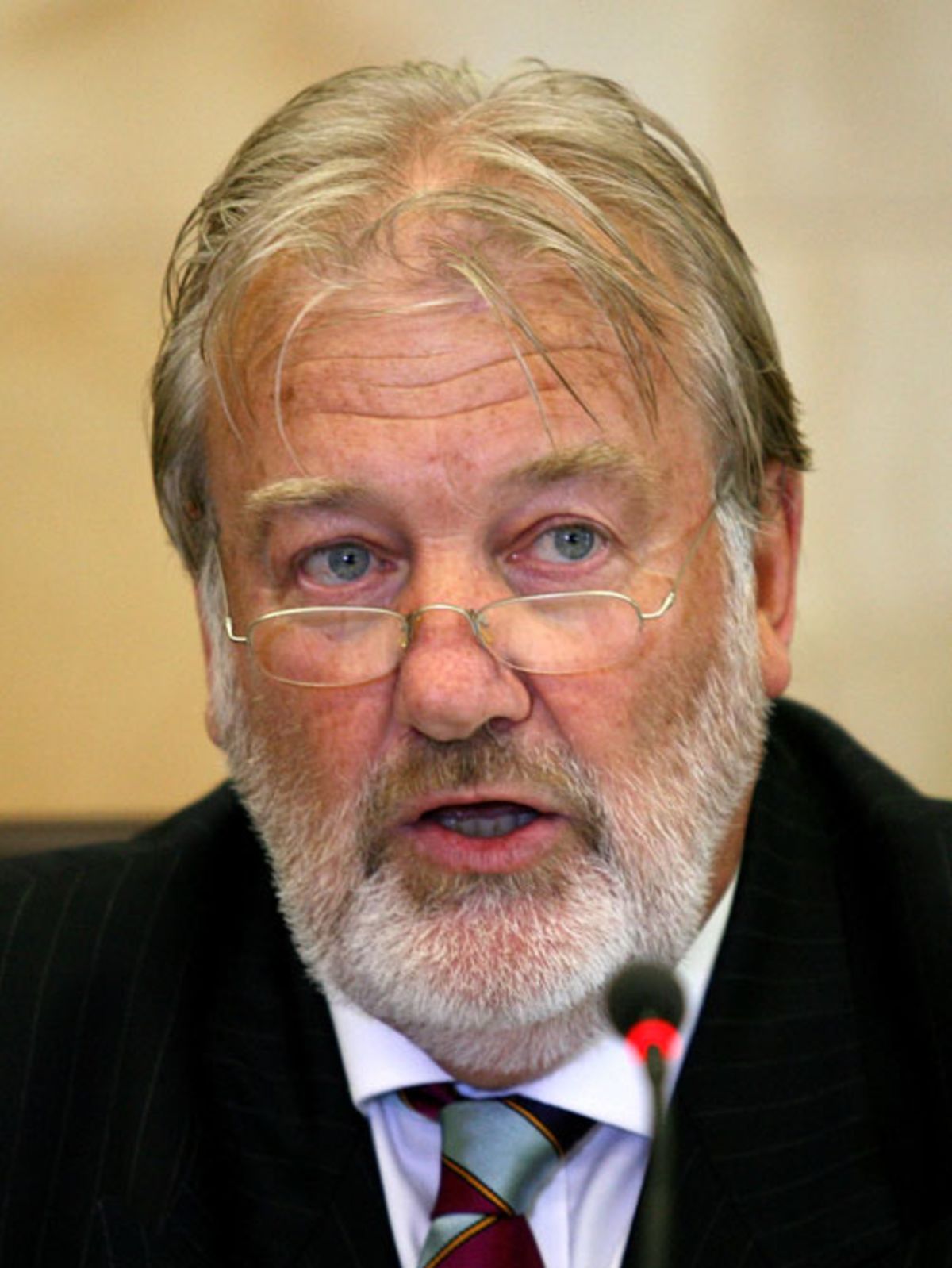 Mohammad Yousuf and Hamilton Masakadza shake hands after the game
