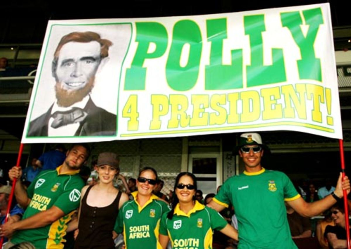 Shaun Pollock receives a souvenir from Joe Pamensky