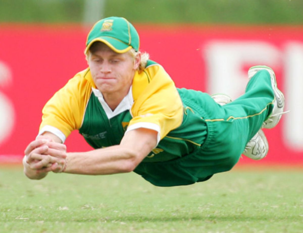 Sybrand Engelbrecht takes the winning catch