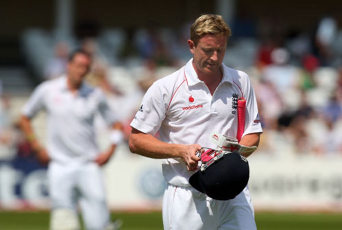 Kevin Pietersen Acknowledges The Applause For His Half Century Espncricinfo Com