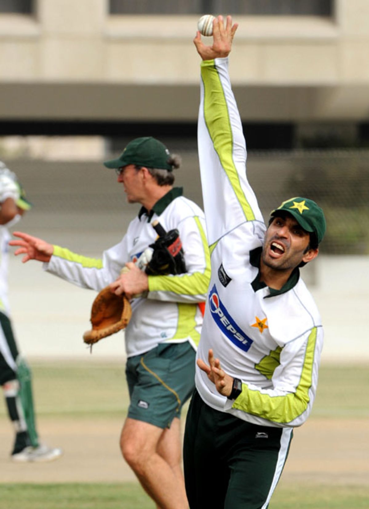 Geoff Lawson points out instructions