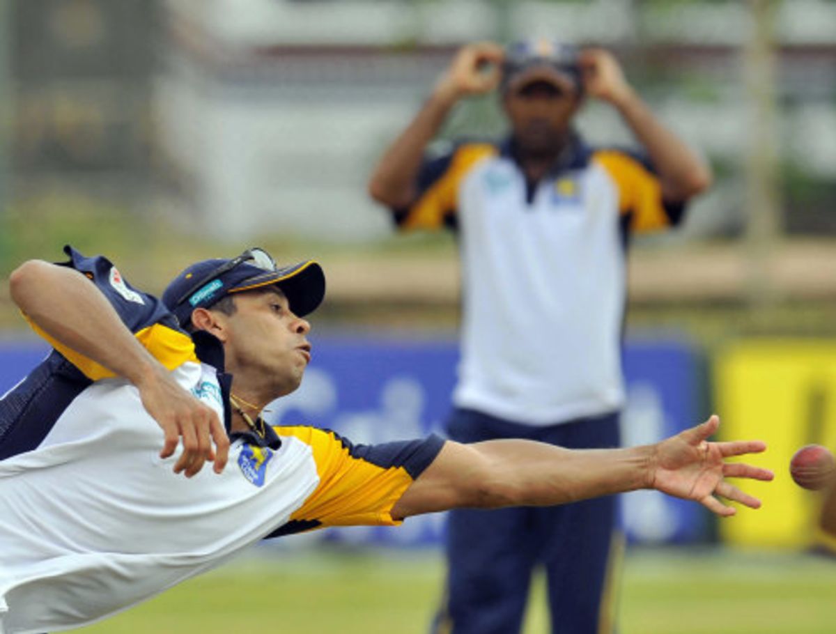 Michael Vandort reaches out to catch the ball