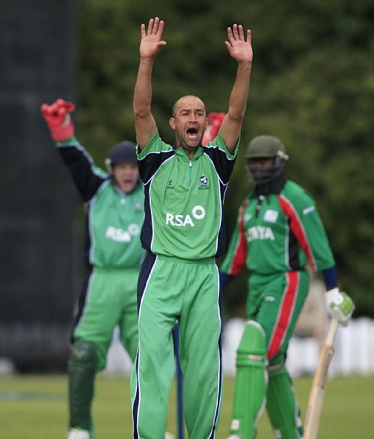 Andre Botha appeals successfully against Steve Tikolo, Ireland v Kenya, 1st semi-final, World Twenty20 Qualifiers, Belfast, August 4, 2008