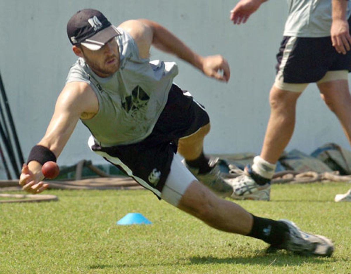 Daniel Vettori dives to catch a ball during training, Mirpur, October 23, 2008