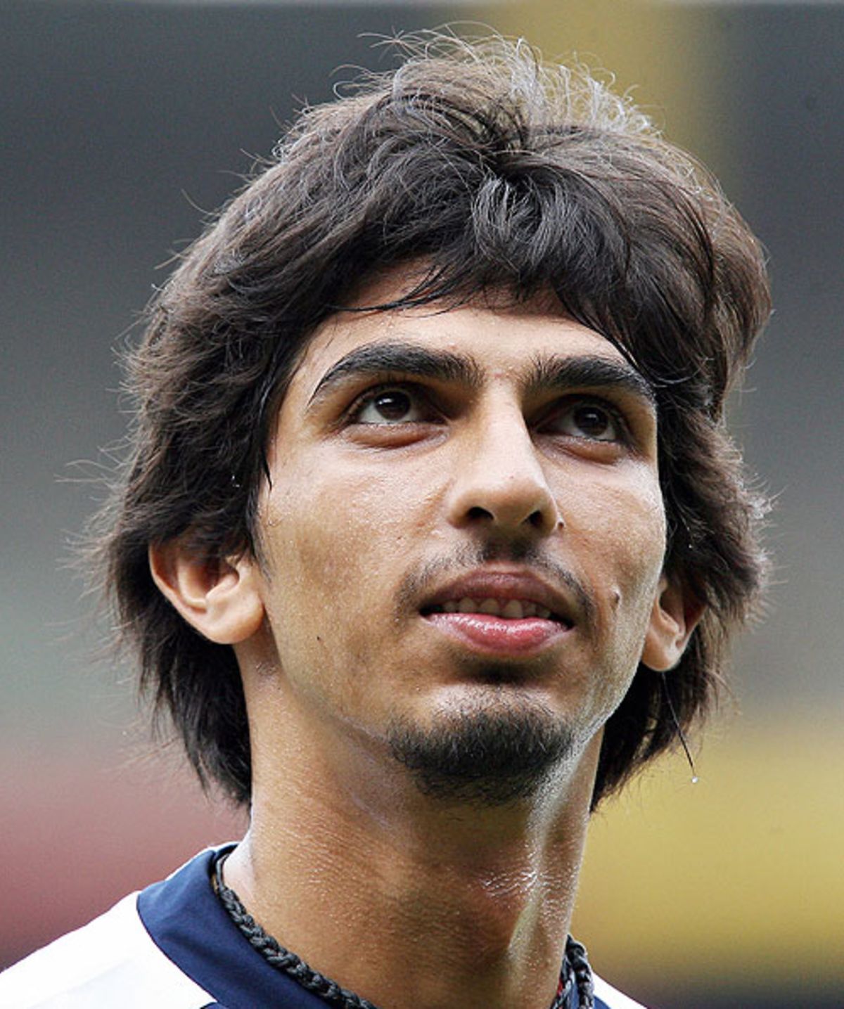 Ishant Sharma shows off his new haircut, Bangalore, November 23, 2008