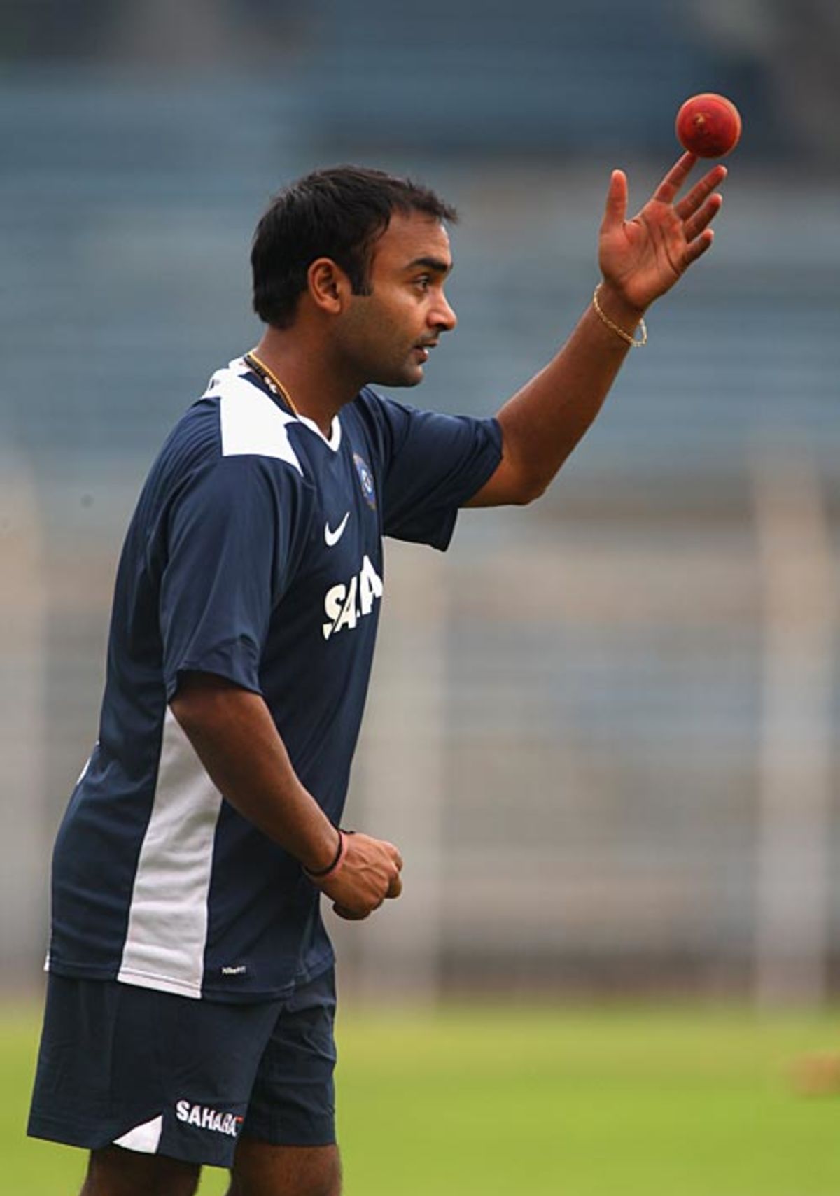 Amit Mishra gears up to have a bowl | ESPNcricinfo.com