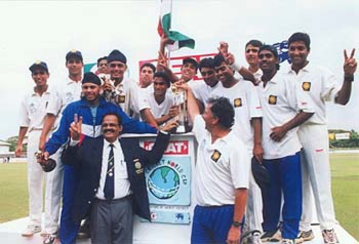 The jubilant Indian team - the new Under-19 World Champions, Under-19s World Cup, 1999/00, Final, Sri Lanka Under-19s v India Under-19s, Sinhalese Sports Club Ground, Colombo, 28 January 2000