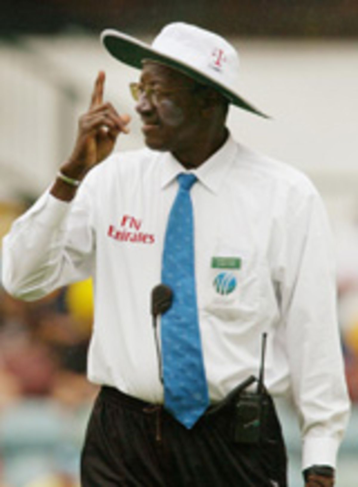 Steve Bucknor with his finger pointing to the sky, but for once, no one