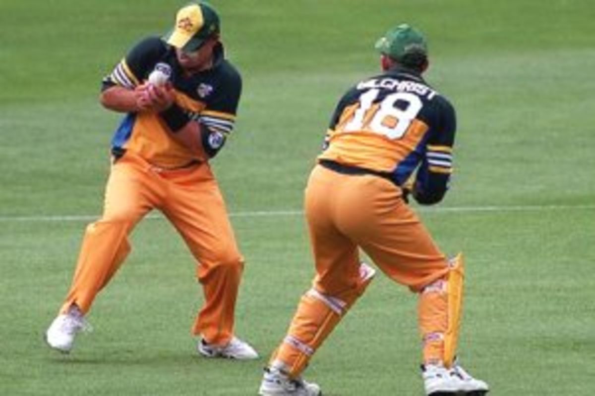 Andrew Symonds clean bowls Wasim Akram, Australia v Pakistan, 1st Final