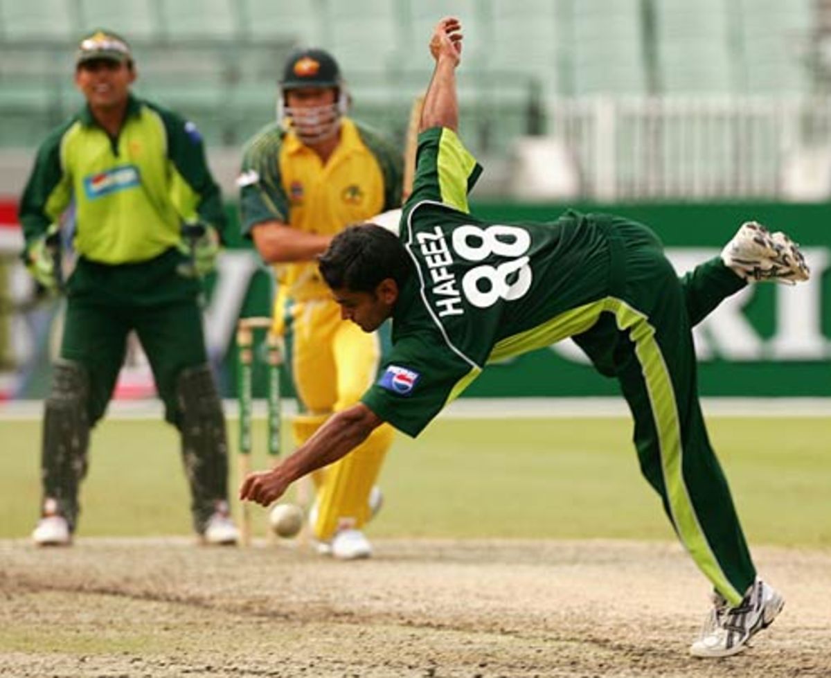 Mohammad Hafeez dives to stop a drive from Andrew Symonds, Australia v Pakistan, 1st final, VB Series, Melbourne, February 4, 2005