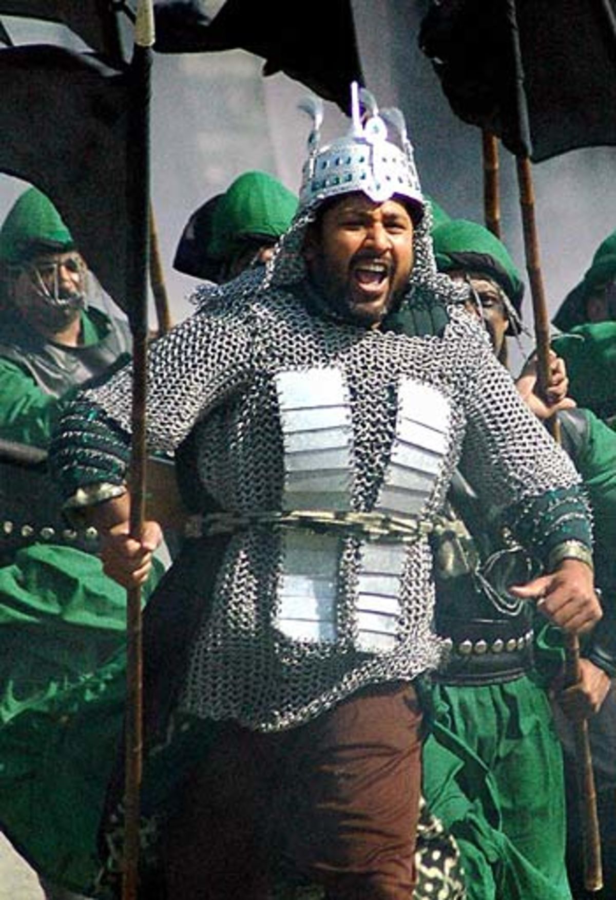 Inzamam-ul-Haq  takes part in shooting a television commercial to publicise the series between India and Pakistan, Calcutta, February 12, 2005