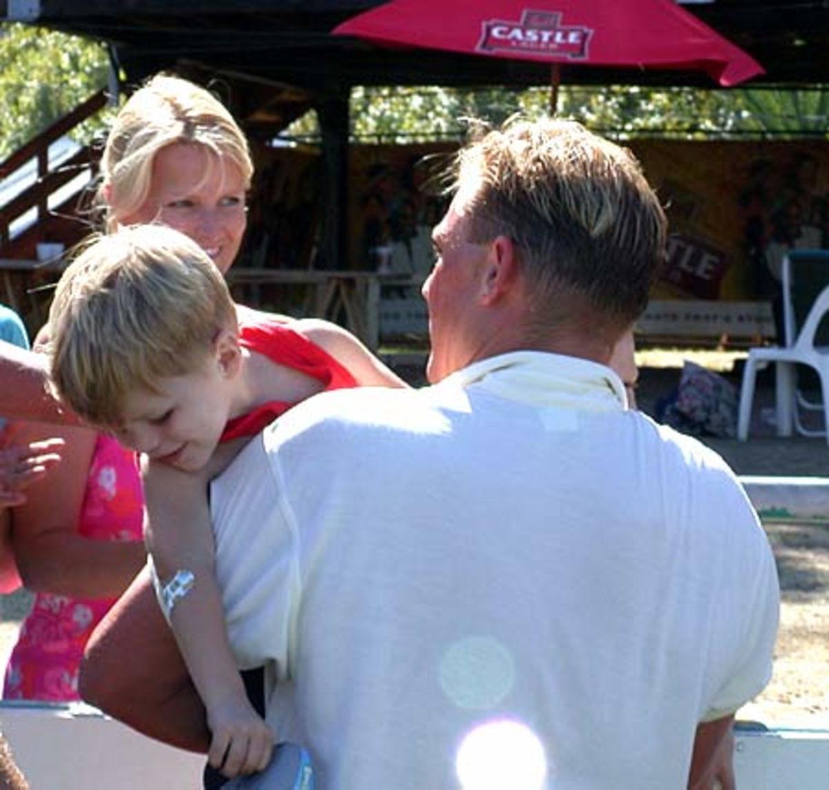 Shane Warne comforts his children Brooke and Jackson with his wife ...