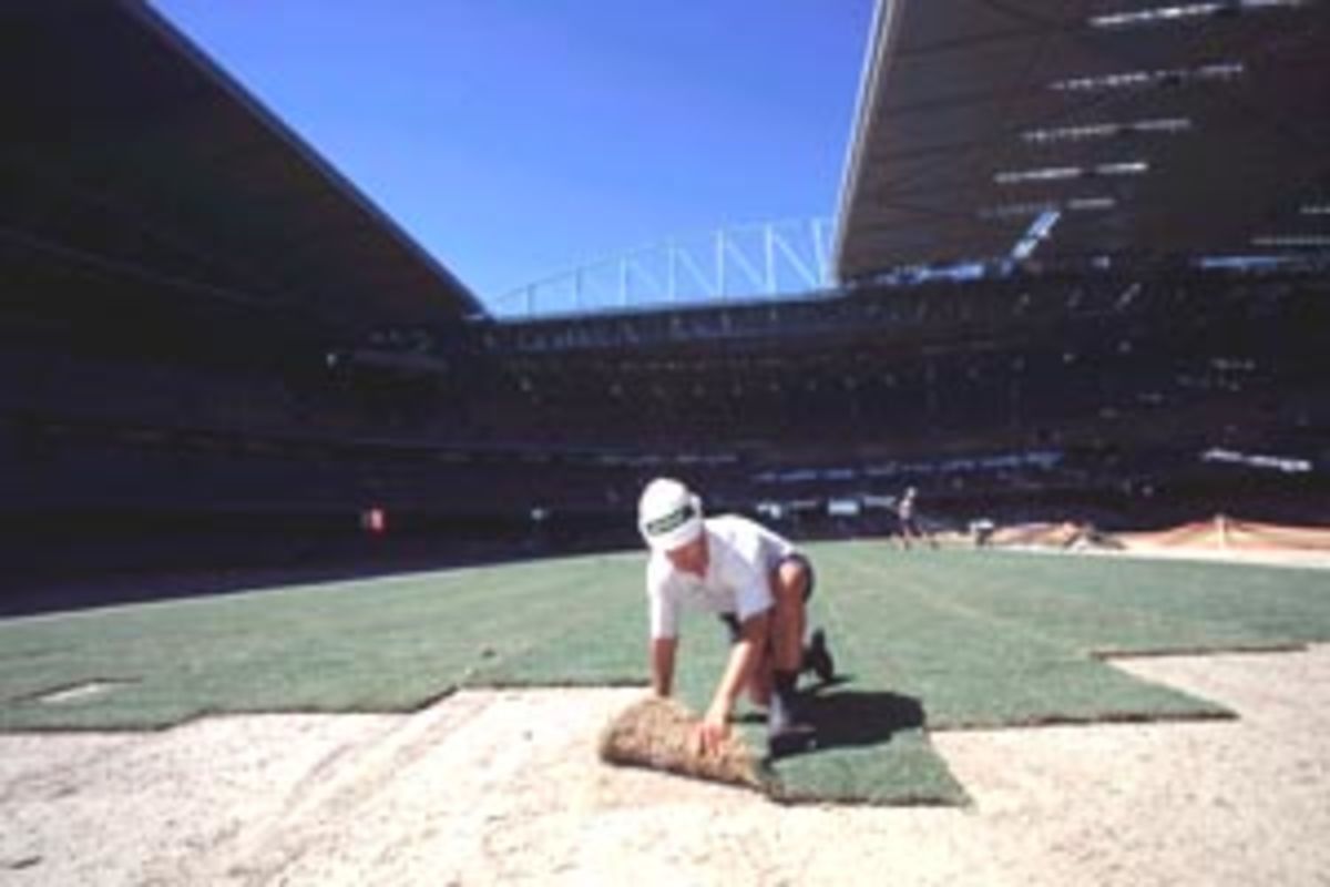 Turf being laid at Colonial Stadium, Melbourne, 2000 | ESPNcricinfo.com