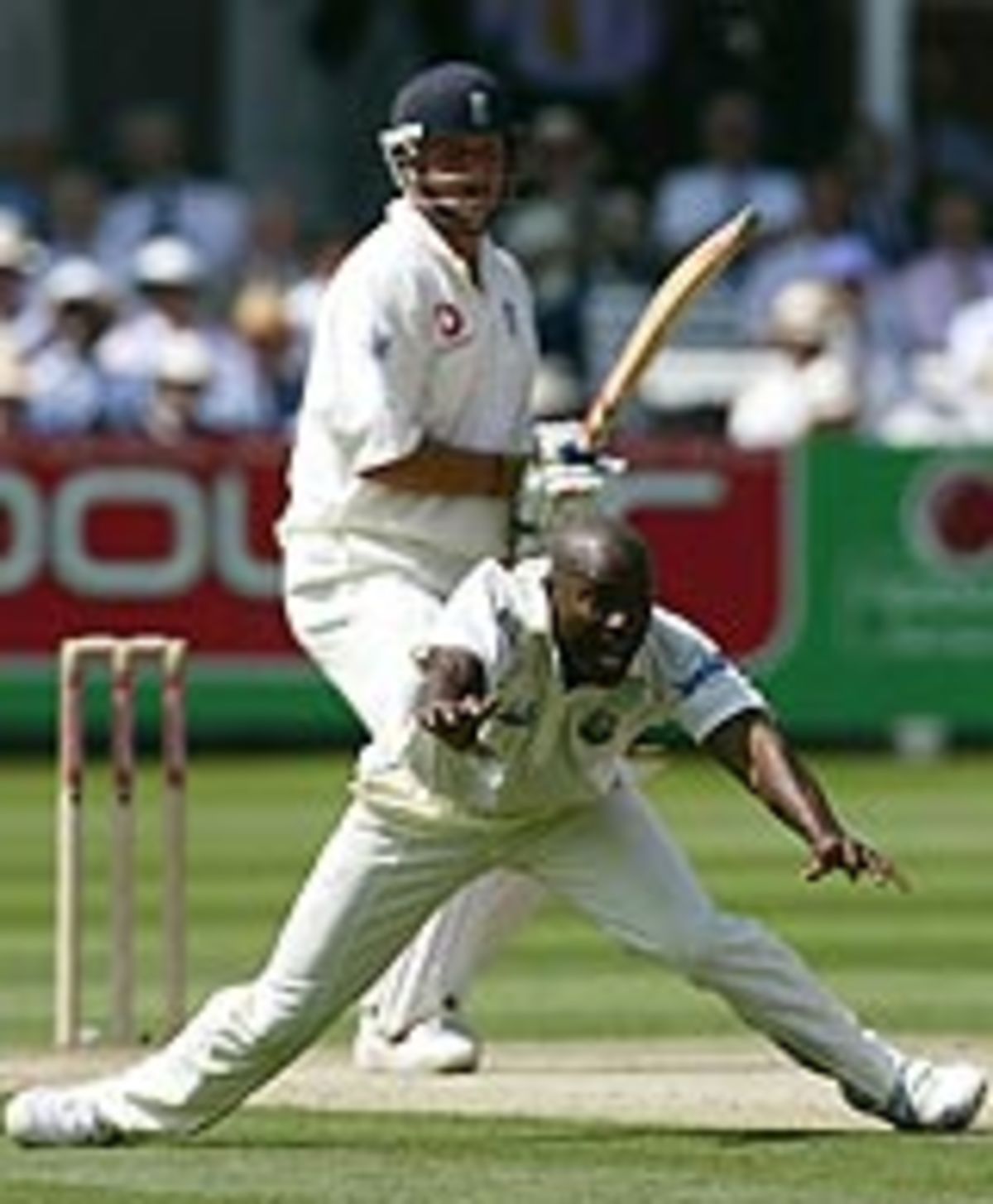 Tino Best does the splits, as Robert Key marches on | ESPNcricinfo.com
