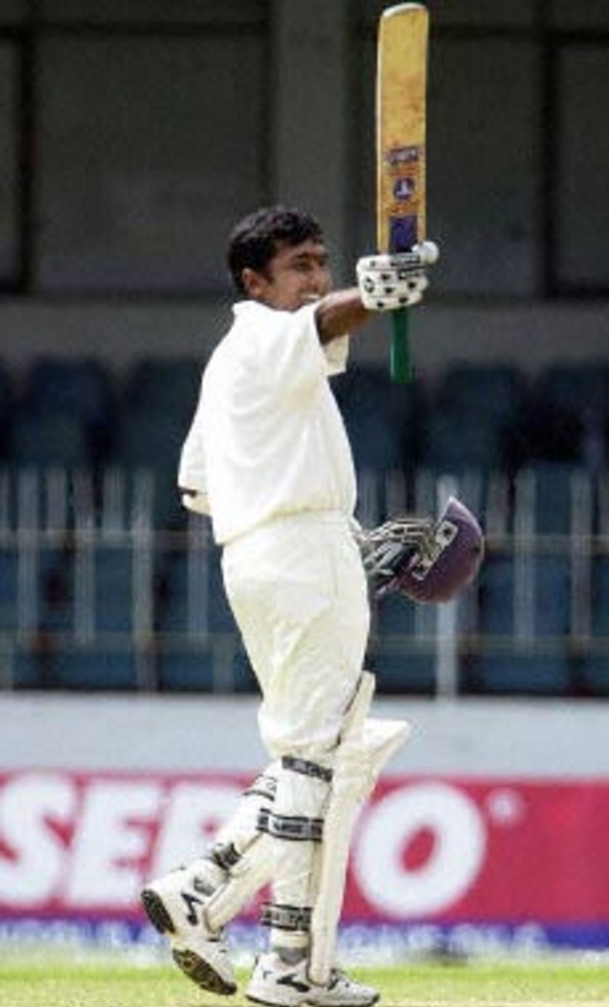 Hashan Tillakaratne may be 34 but still sees the ball early enough to ...