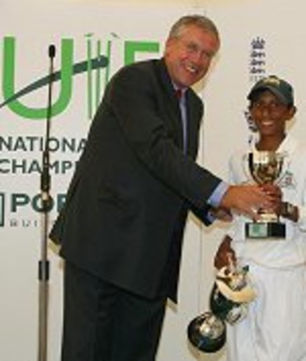 Wanstead CC celebrate their 2003 Portman U15 championship ...