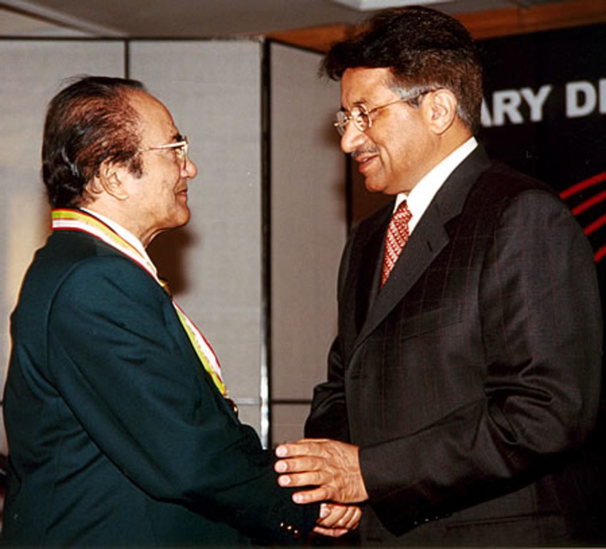 Hanif Mohammad receiving his medal from Pakistan president ...