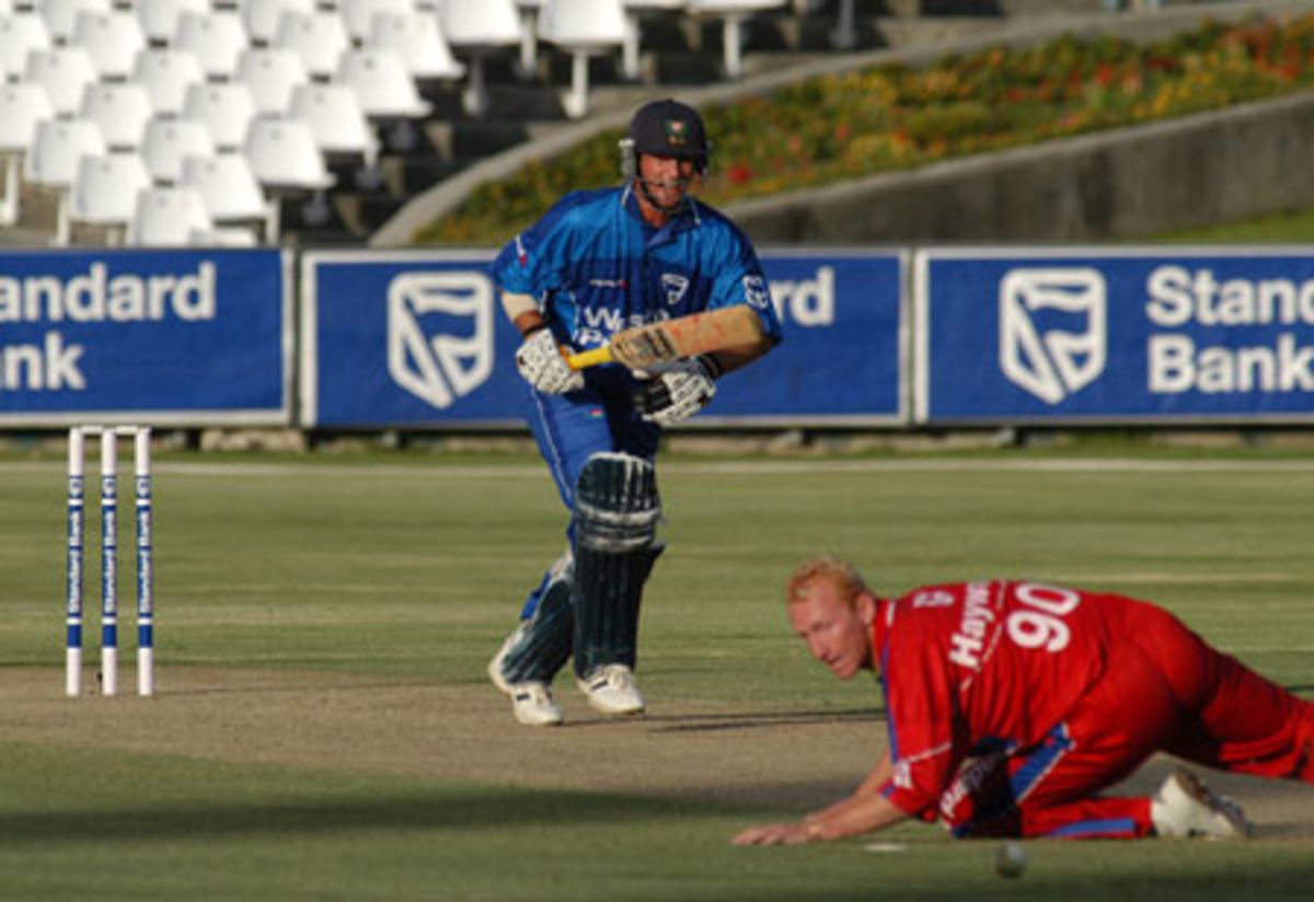 Andrew Puttick plays through the legside with Mornantau Hayward diving