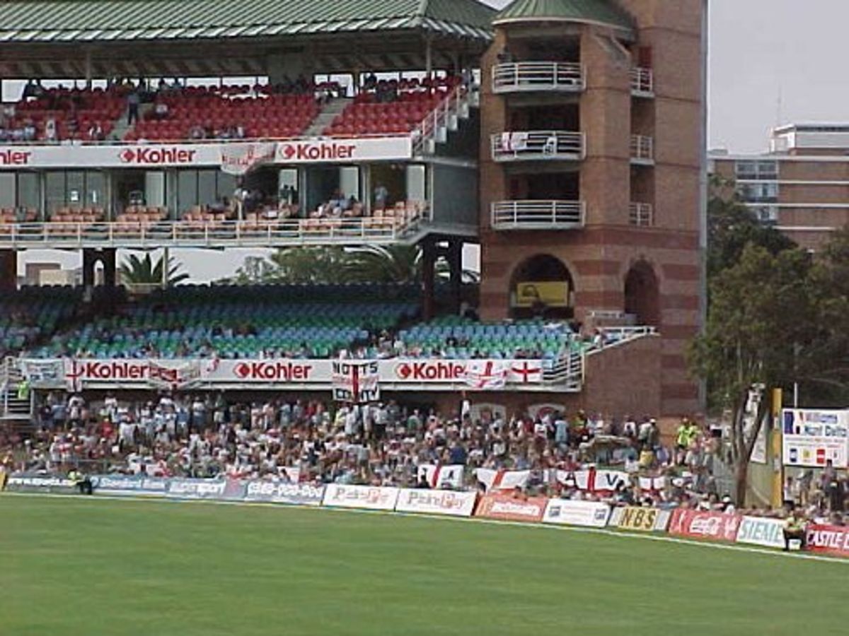The crowd at Castle Corner, in Port Elizabeth, watches day two of the second Test between England and South Africa (10 December 1999)