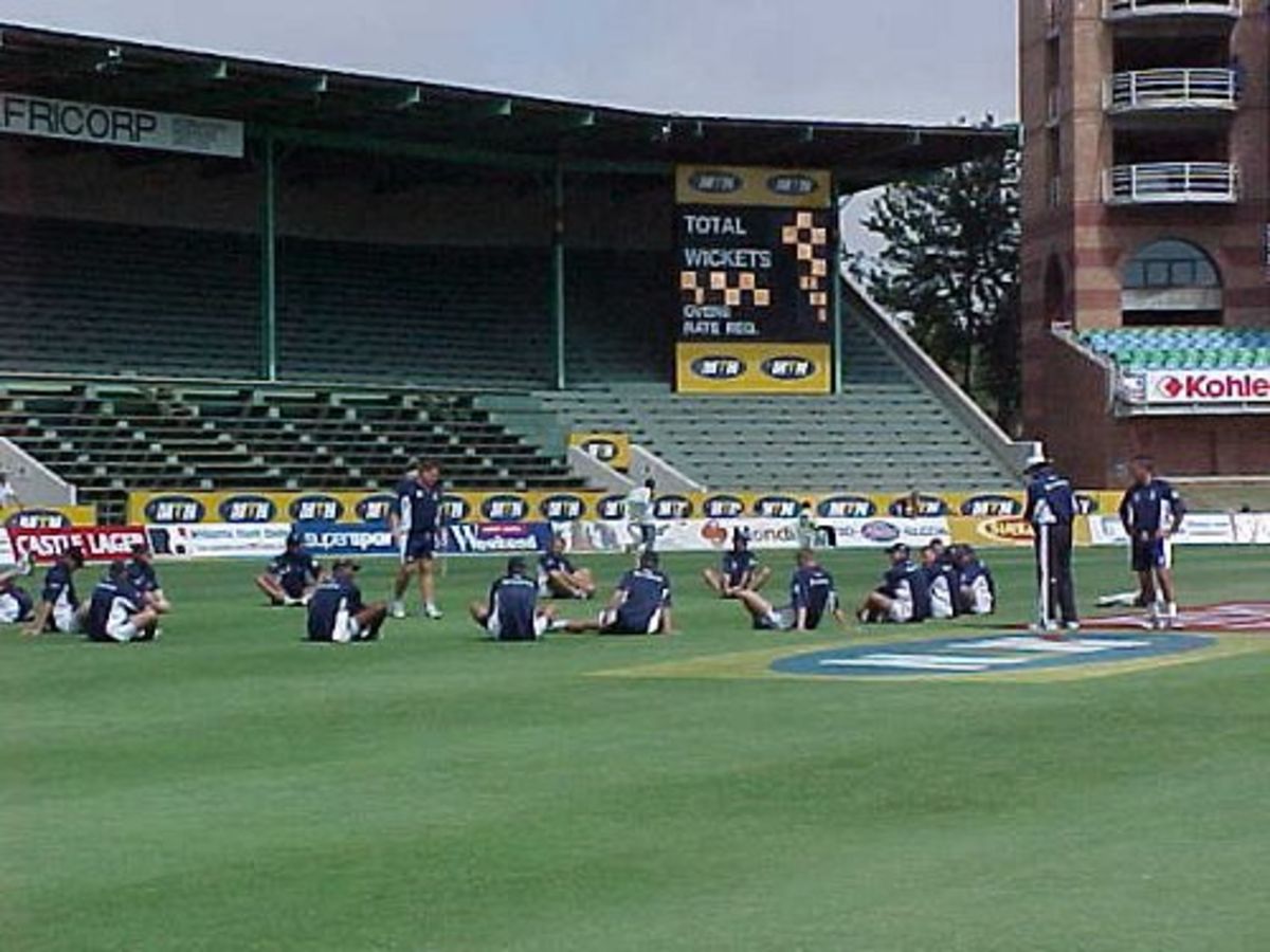 England players during their warmup routine - 3rd day of the Second Test match against South Africa in Port Elizabeth (11 December 1999)