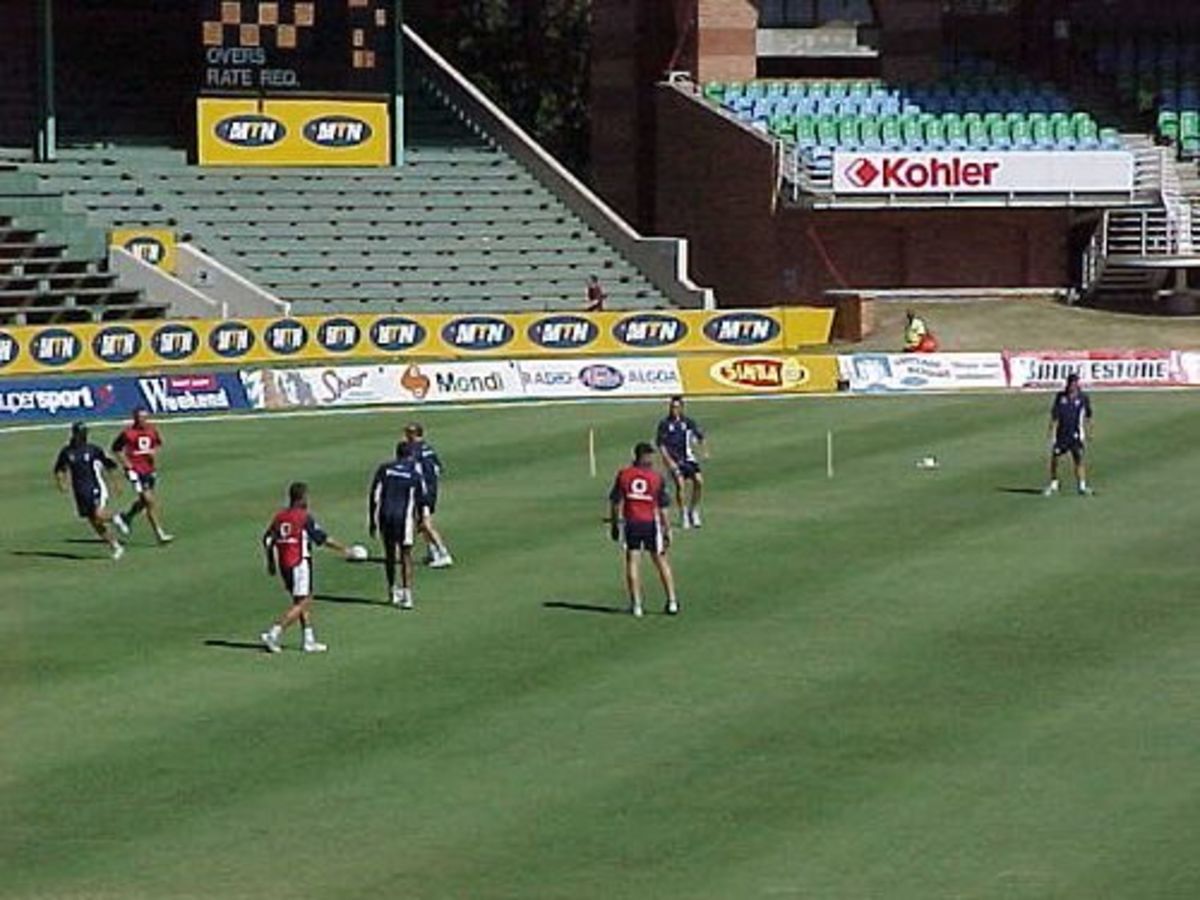 The England team practice before the start of play on the final day of the Second Test against South Africa in Port Elizabeth (13 December 1999)