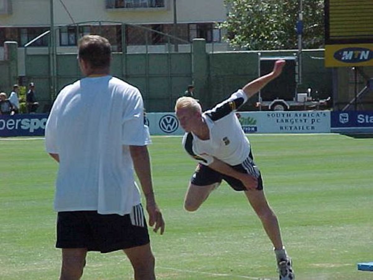 Mornantau Hayward  Mornantau Hayward practices his bowling before the start of the final day of the Second Test against England in Port Elizabeth (13 December 1999)