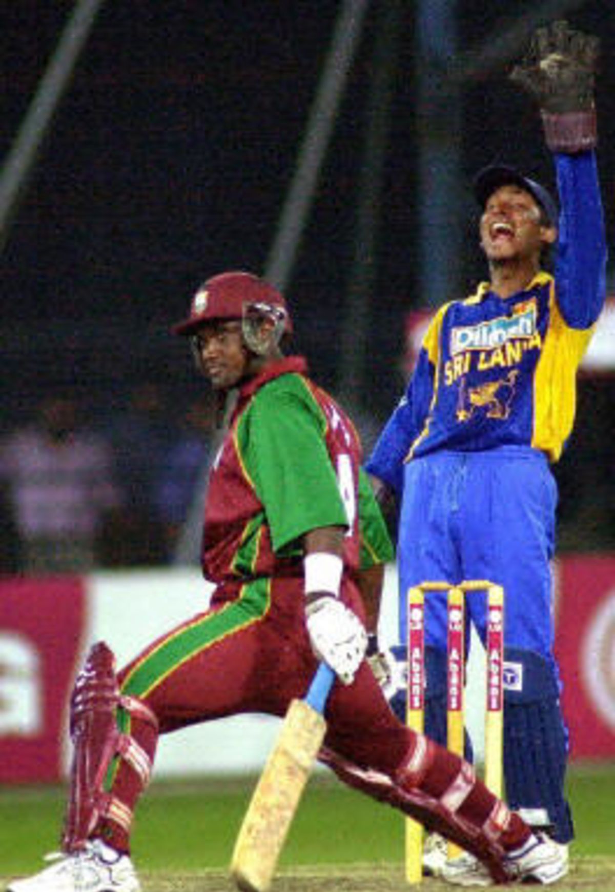 Sri Lankan skipper Sanath Jayasuriya holds the LG Abans trophy