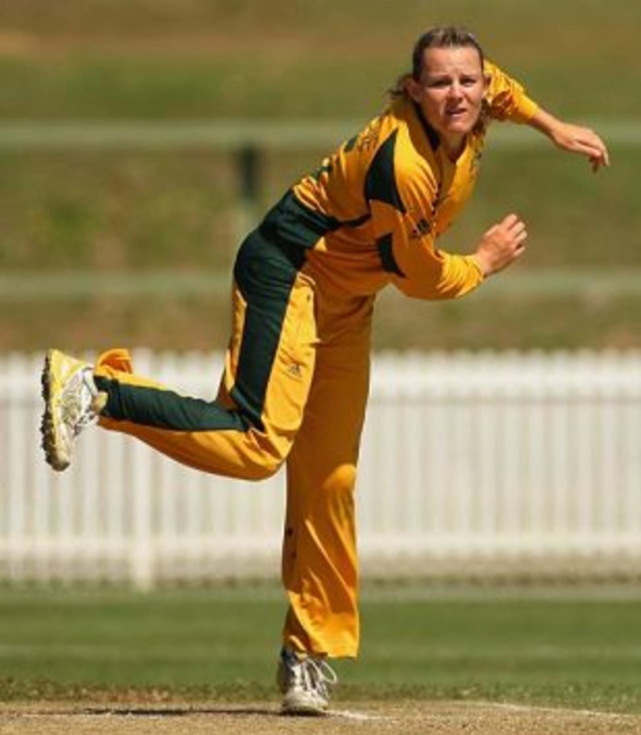 Erin Osborne bowls, Australia v West Indies, Group A, women's World Cup, Sydney, March 12, 2009