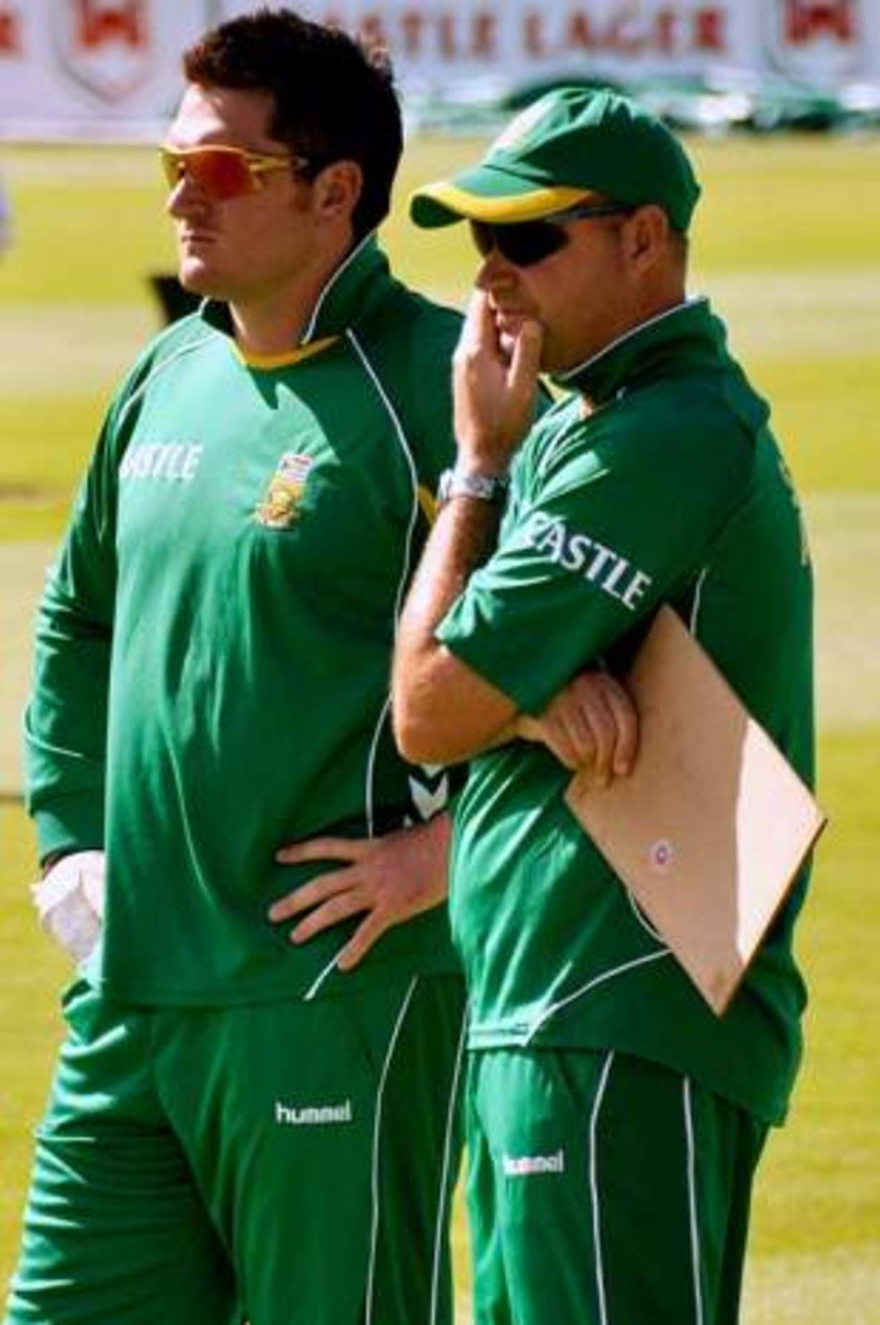 Injured captain Graeme Smith and coach Mickey Arthur plot South Africa's next move, Cape Town, March 17, 2009