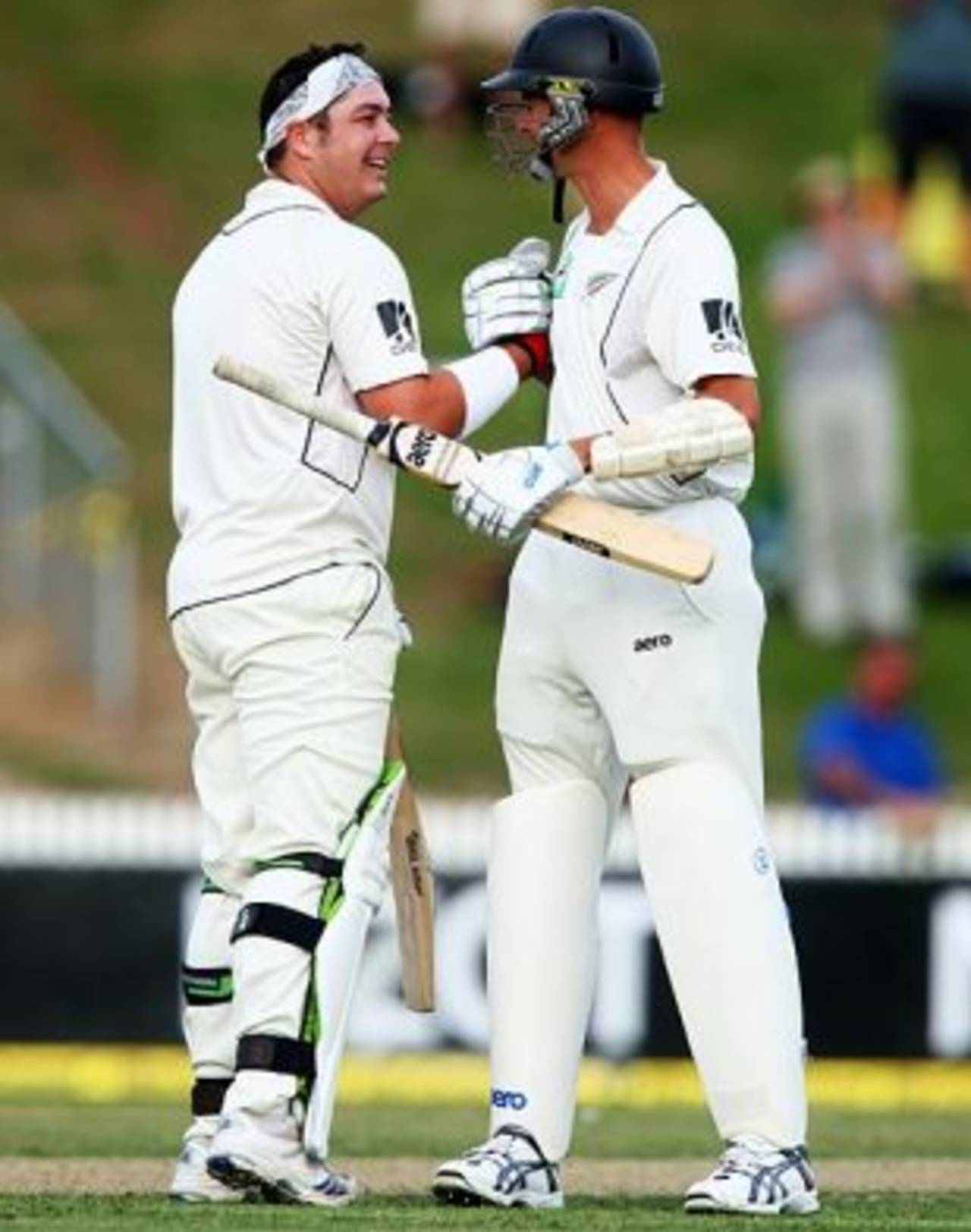 Jesse Ryder thanks Chris Martin for surviving five balls, New Zealand v India, 1st Test, Hamilton, 1st day, March 18, 2009
