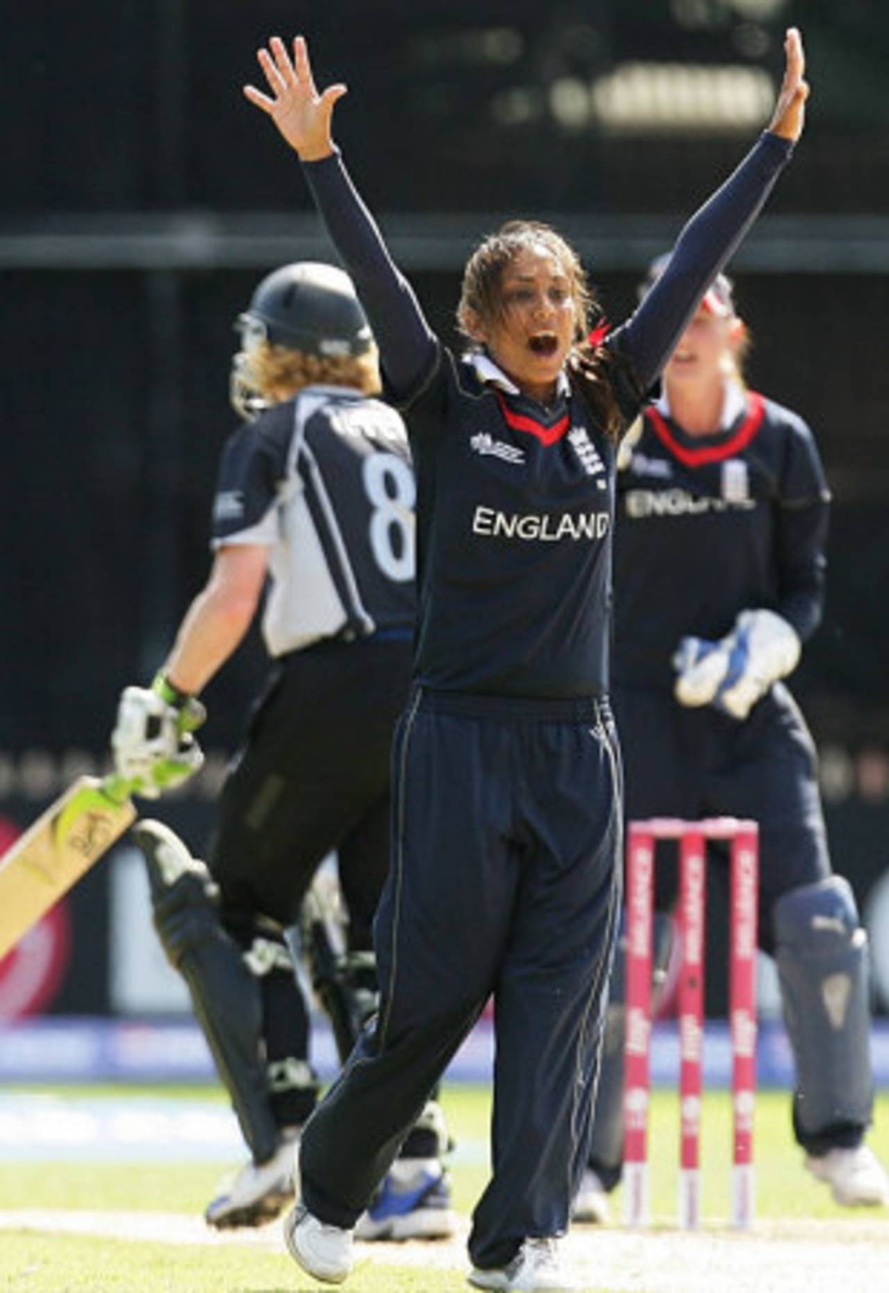 Isa Guha appeals for a wicket, England v New Zealand, women's World Cup final, Sydney, March 22, 2009