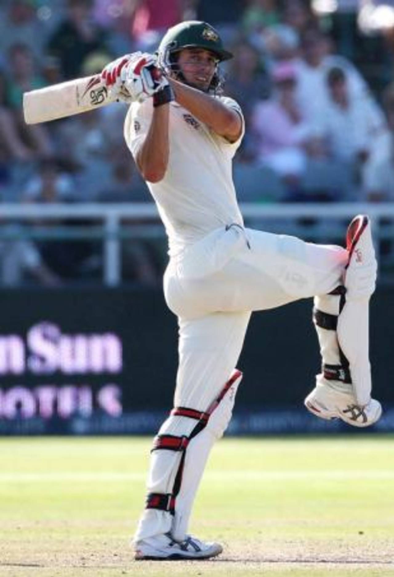 An imperious pull from Mitchell Johnson, South Africa v Australia, 3rd Test, 4th day, Cape Town, March 22, 2009
