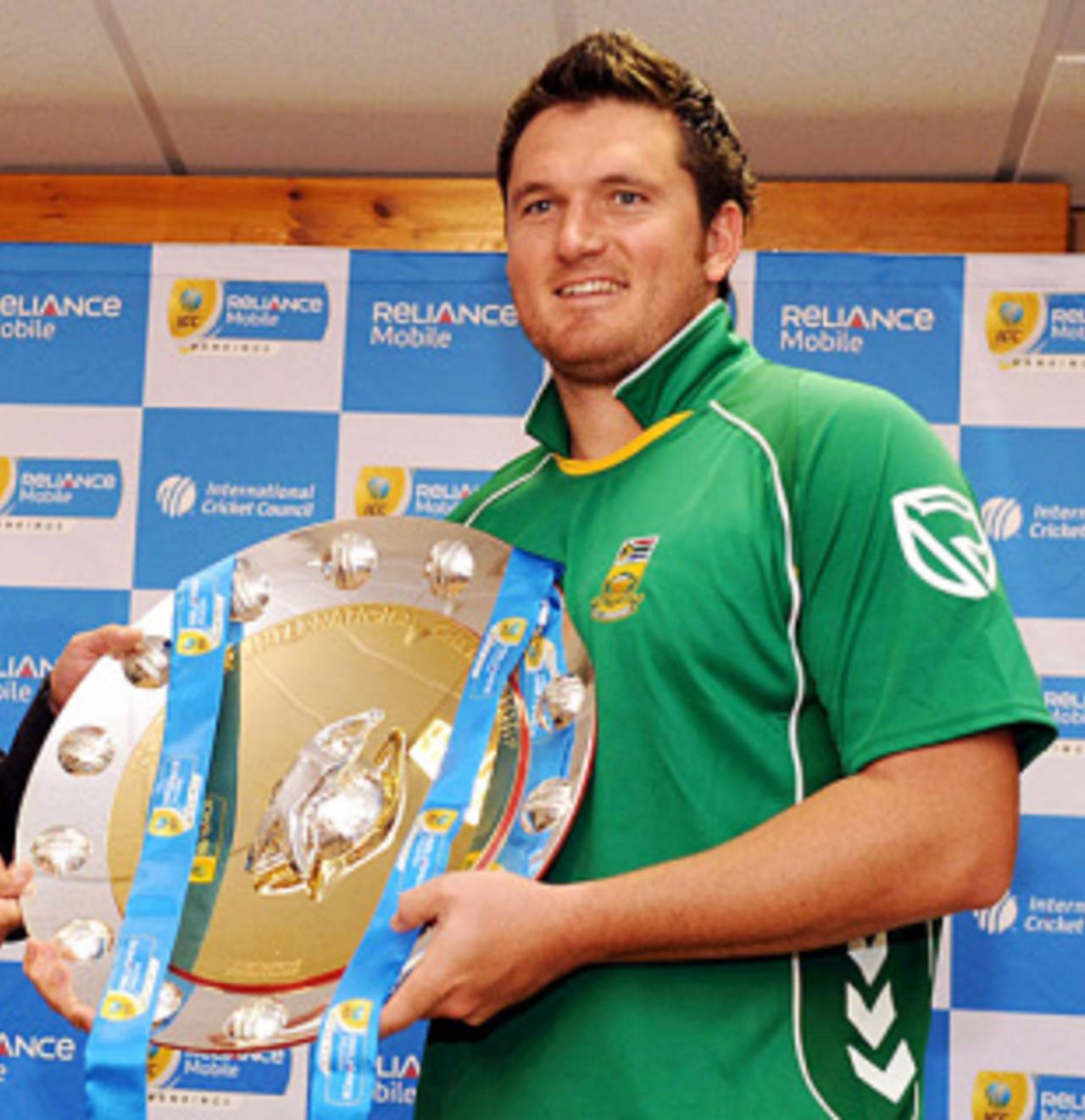 Graeme Smith is presented with the ICC ODI Championship Shield at a ceremony in Johannesburg, March 25, 2009