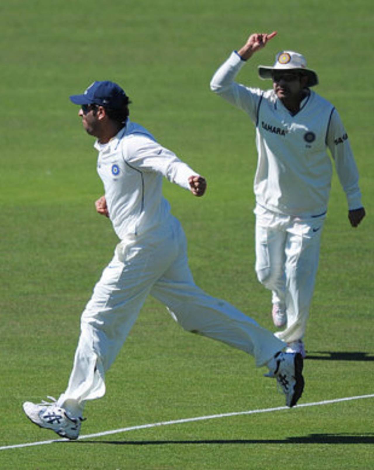 Yuvraj Singh celebrates the run out of James Franklin, New Zealand v India, 2nd Test, Napier, 2nd day, March 27, 2009