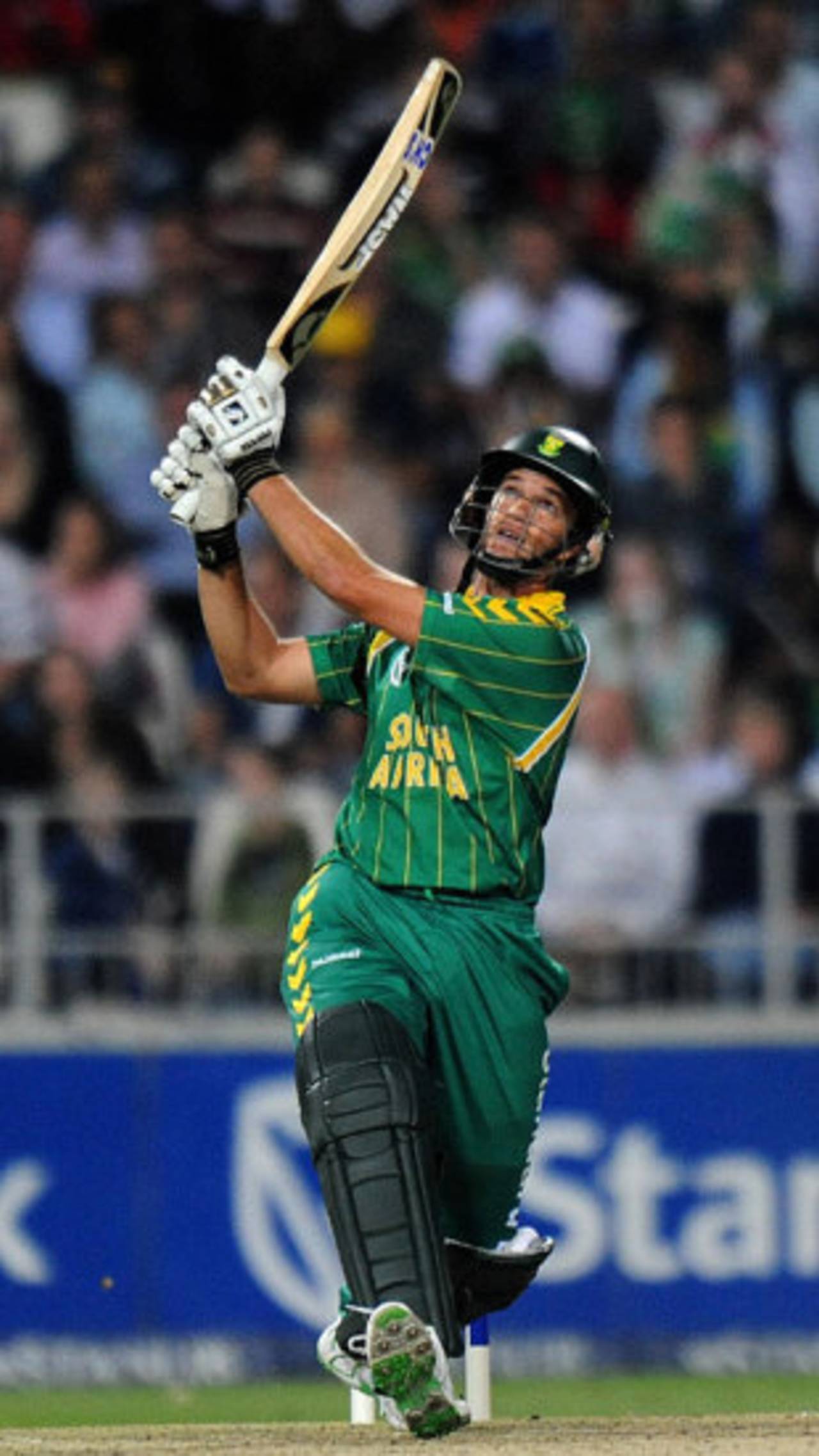Albie Morkel launches into one, South Africa v Australia, 1st Twenty20 international, Johannesburg, March 27, 2009 