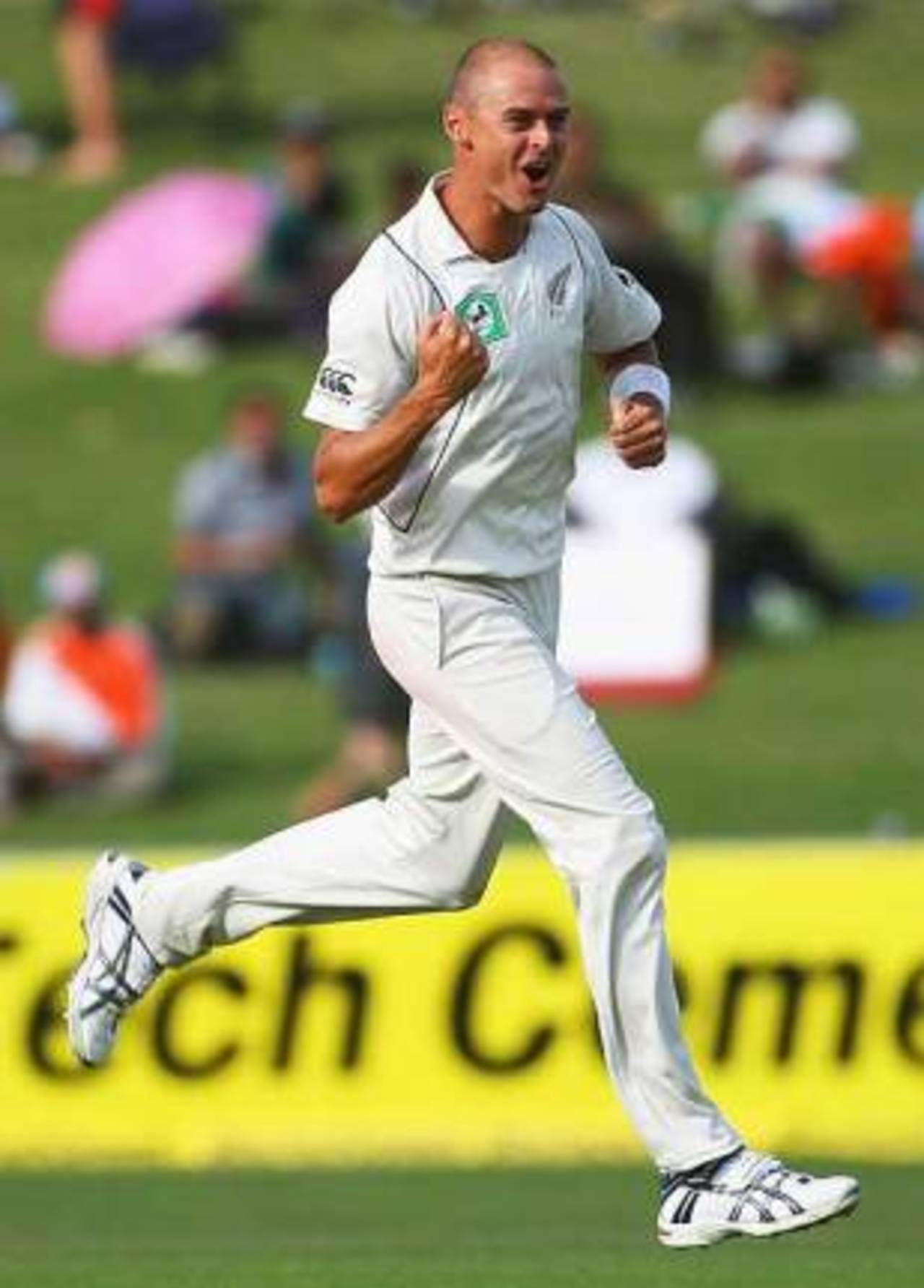 Chris Martin celebrates his 150th Test wicket, New Zealand v India, 2nd Test, Napier, 3rd day, March 28, 2009