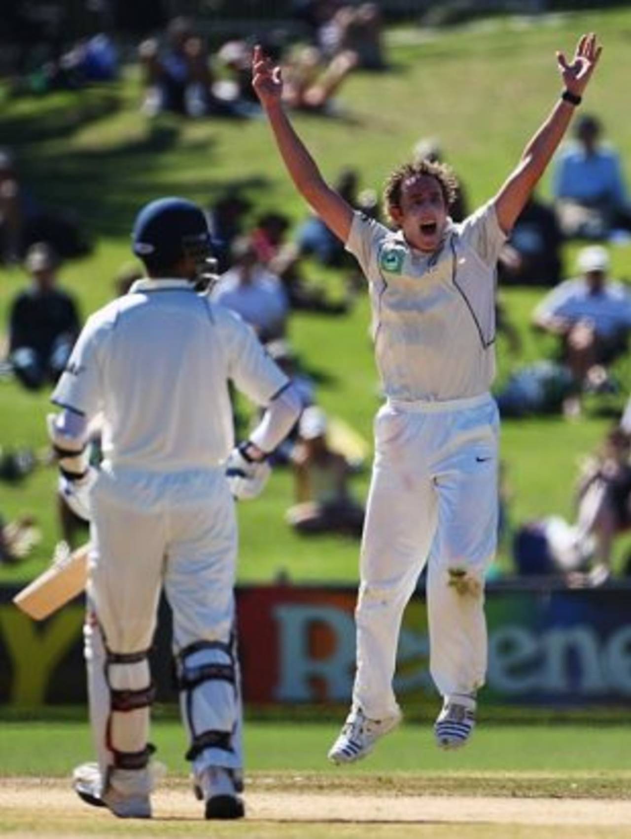 Iain O'Brien appeals for lbw against Gautam Gambhir, New Zealand v India, 2nd Test, Napier, 4th day, March 29, 2009