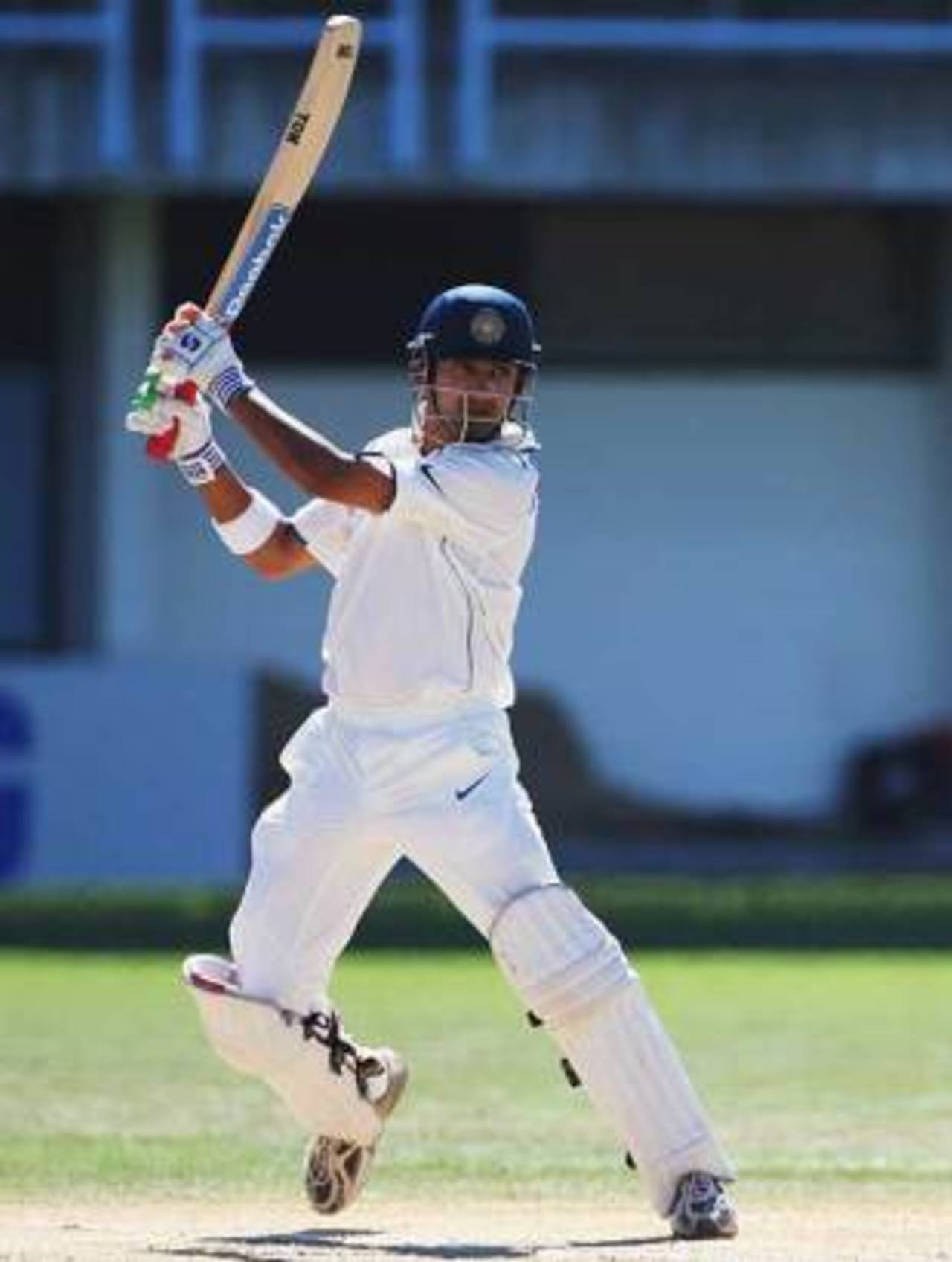 Gautam Gambhir cuts the ball away, New Zealand v India, 2nd Test, Napier, 4th day, March 29, 2009