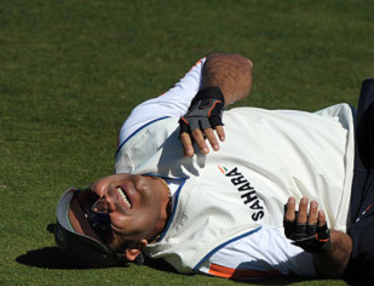 Virender Sehwag's shoulder injury could keep him out for 12 to 16 weeks&nbsp;&nbsp;&bull;&nbsp;&nbsp;AFP