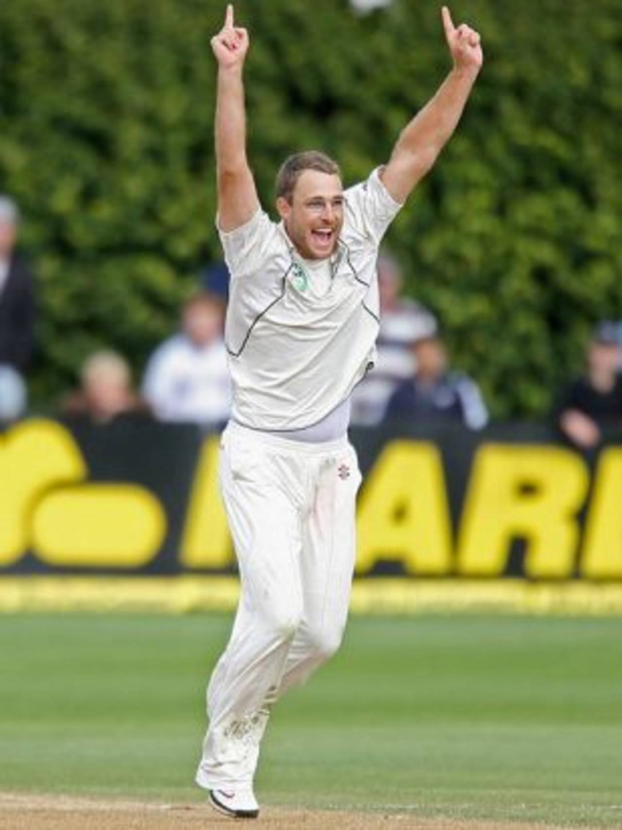 Daniel Vettori dismissed Rahul Dravid, New Zealand v India, 3rd Test, Wellington, 3rd day, April 5, 2009